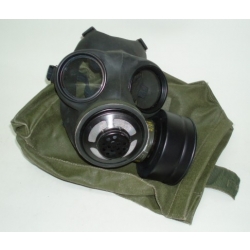 Canadian C3 Gas Mask With Filter & Pattern 64  Carrier