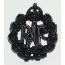 British RAF, E. M. Plastic Cap Badge, K.C.